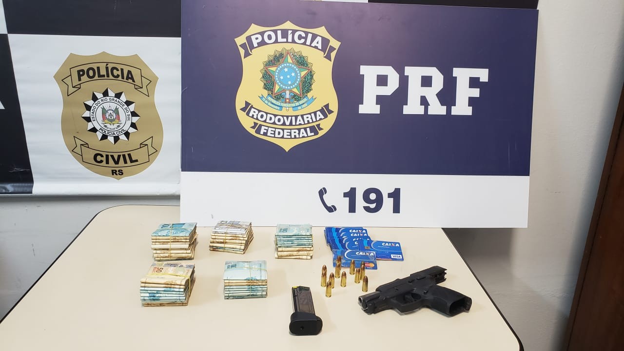 Forças Policiais prendem três homens e apreendem 50 mil reais e dois carros em Pelotas