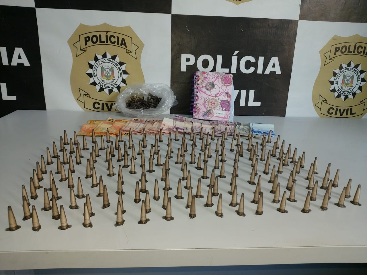 Mulher é presa em flagrante por tráfico de drogas no bairro São João