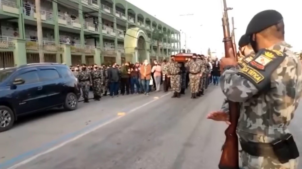 Policial Militar morto em confronto com criminosos recebe homenagens e é sepultado em Pelotas