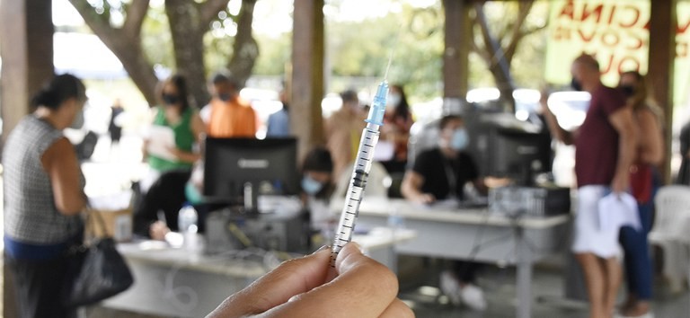 Ministério da Saúde inclui doenças crônicas neurológicas nos grupos prioritários das comorbidades
