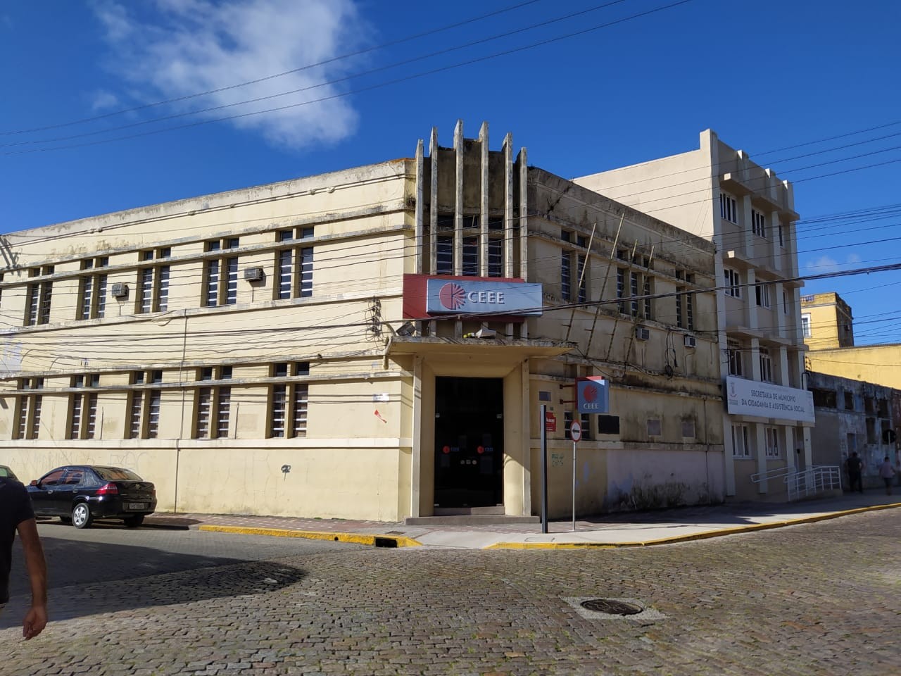 Cerca de 2.500 clientes estão sem luz por causa do vento em Rio Grande