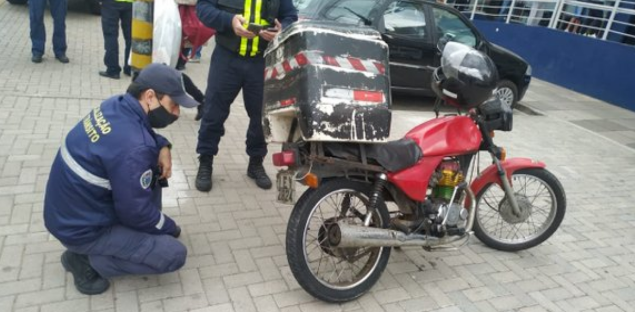 Moto é apreendida com R$ 600 mil em multas e mais de 1,2 mil infrações cometidas