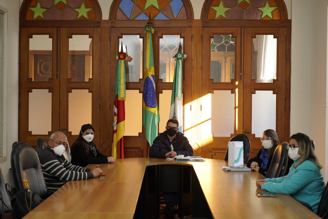 Representantes do Sindicato dos Médicos do Rio Grande do Sul visitam Rio Grande