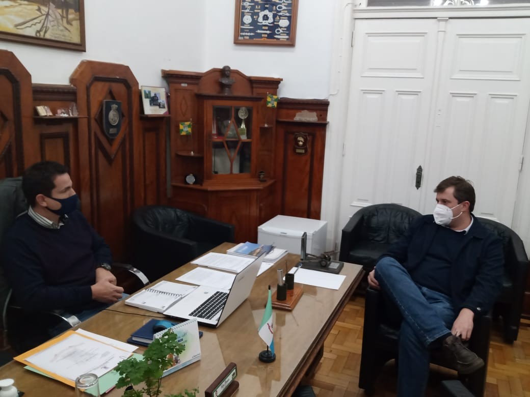 Com a intenção de aproximar as prefeituras da região sul aos poderes Legislativos, presidente da Azonasul visita Câmara Municipal do Rio Grande