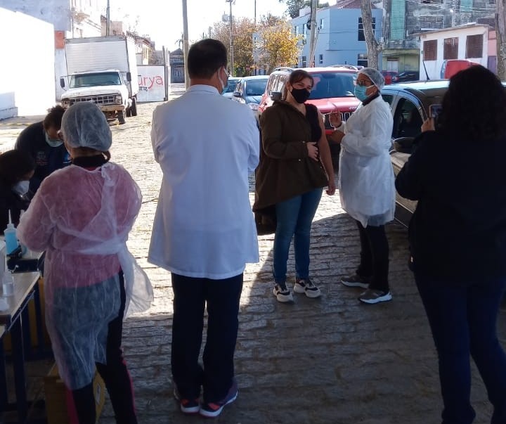 Profissionais da educação começam a ser vacinados em São José do Norte nesta manhã