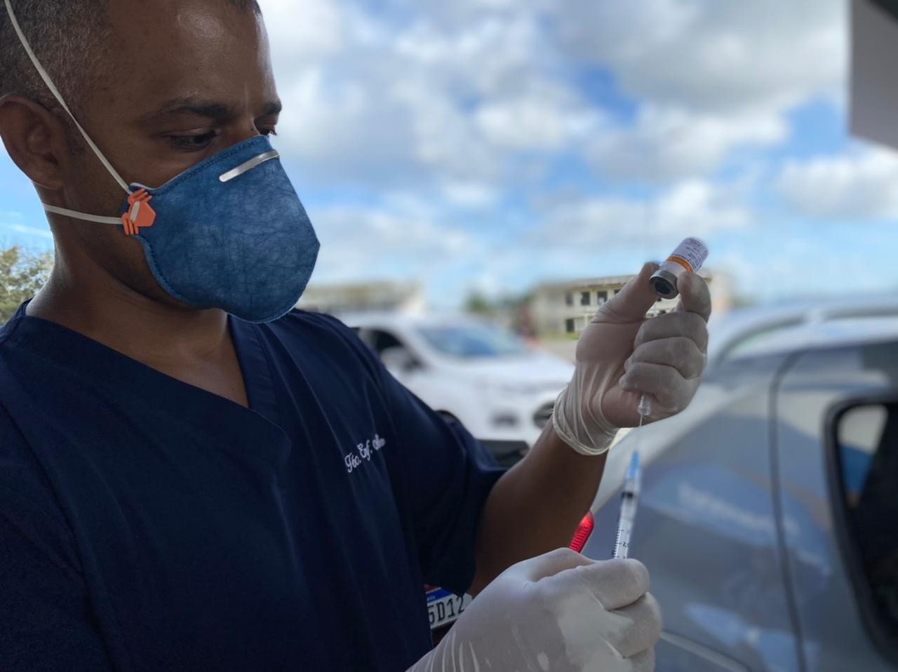 Rio Grande fará drive-thru para aplicação da 2ª dose da Astrazeneca em profissionais da Saúde no sábado (29) 
