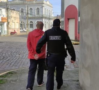 Homem é preso em flagrante por maus-tratos a animais em Rio Grande