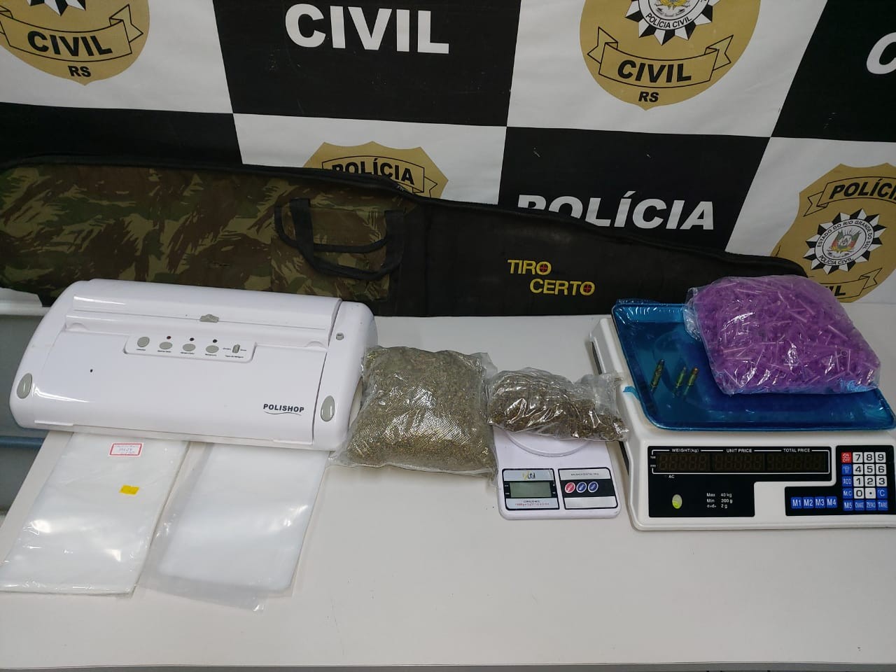 Polícia Civil apreende drogas no bairro Miguel de Castro Moreira, em Rio Grande