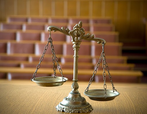 Homem é condenado a 21 anos de prisão por tentar matar esposa e filho de dois anos