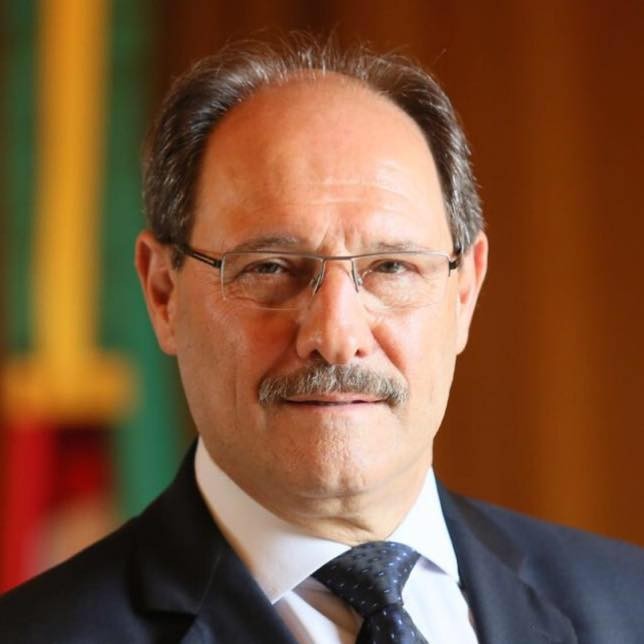 Ex governador do RS, José Ivo Sartori, está internado em hospital de Porto Alegre após positivar para Covid-19