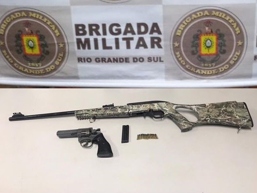 Homens são presos por porte ilegal de arma de fogo no Buchholz, em Rio Grande