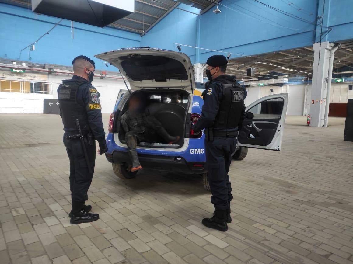 'Negro só presta pra incomodar' diz homem que foi preso por racismo na fila da vacinação em Pelotas