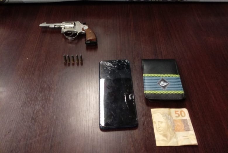 6° BPM apreende dupla por roubo a pedestre e porte ilegal de arma de fogo em Rio Grande