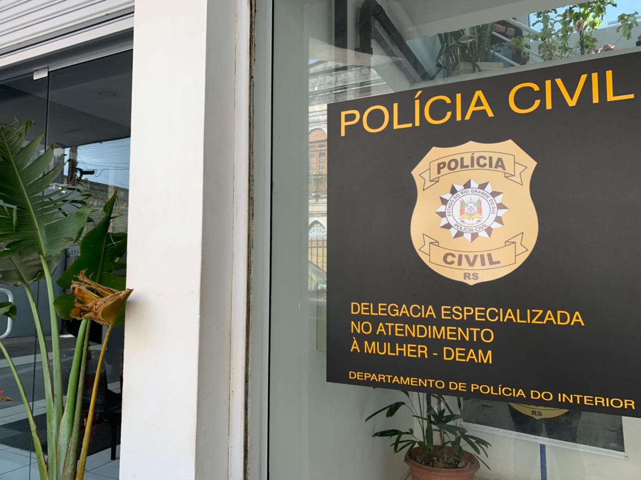 Homem tenta matar esposa no Povo Novo, em Rio Grande