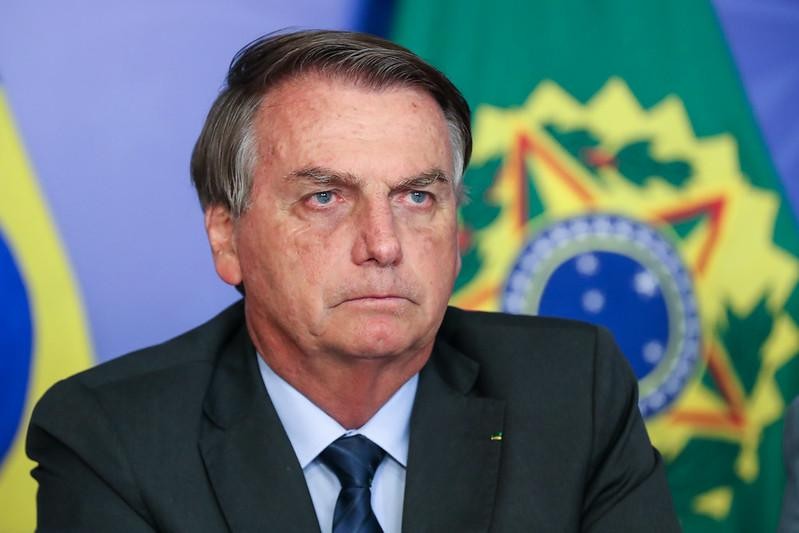 Bolsonaro é internado em Brasília com fortes dores abdominais