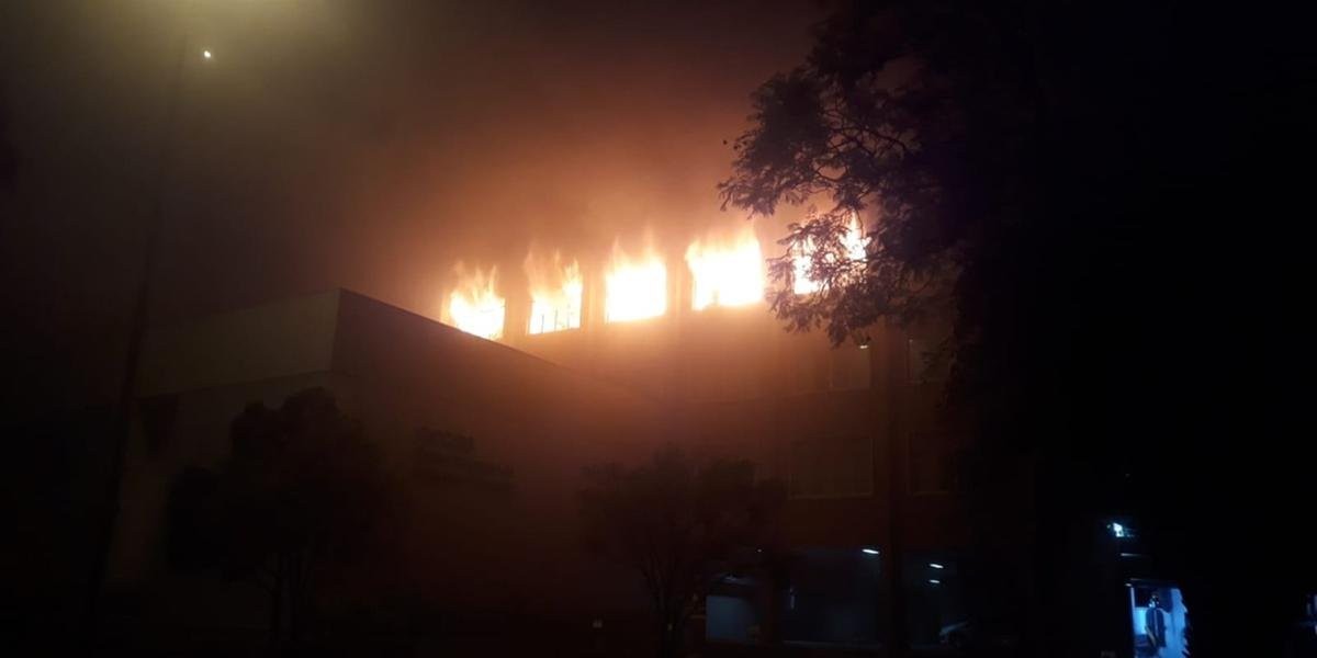 Prédio da Secretaria de Segurança Pública do RS é atingido por incêndio e registra desabamento de parte da estrutura 