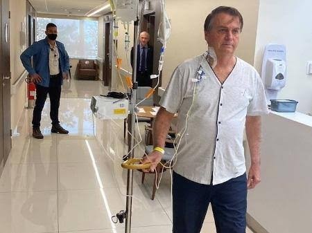 Após quatro dias internado, Bolsonaro recebe alta médica e deve retornar para Brasília