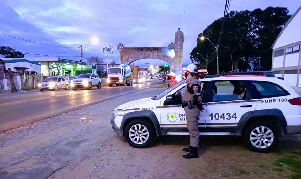 Operação da BM na Região Sul abordou 180 pessoas e prendeu duas durante o final de semana