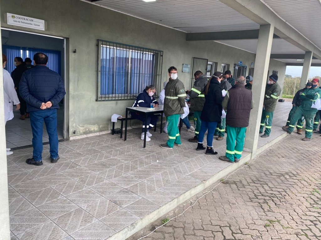 Mais de 700 caminhoneiros portuários foram vacinados durante a última semana