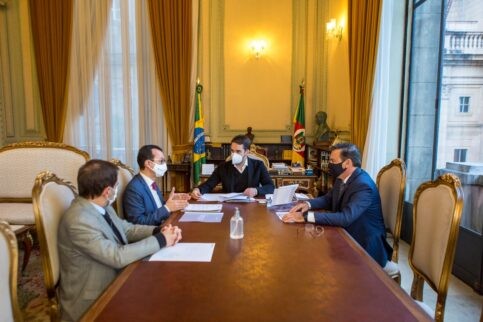 Projeto da Federasul, com demandas para o pós-pandemia, foi entregue ao governador Eduardo Leite