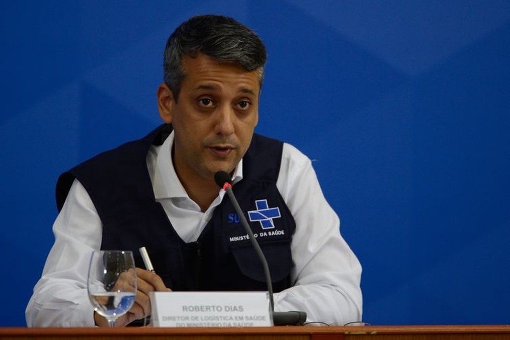 Governo Federal exonera diretor denunciado por pedir propina na compra de vacinas