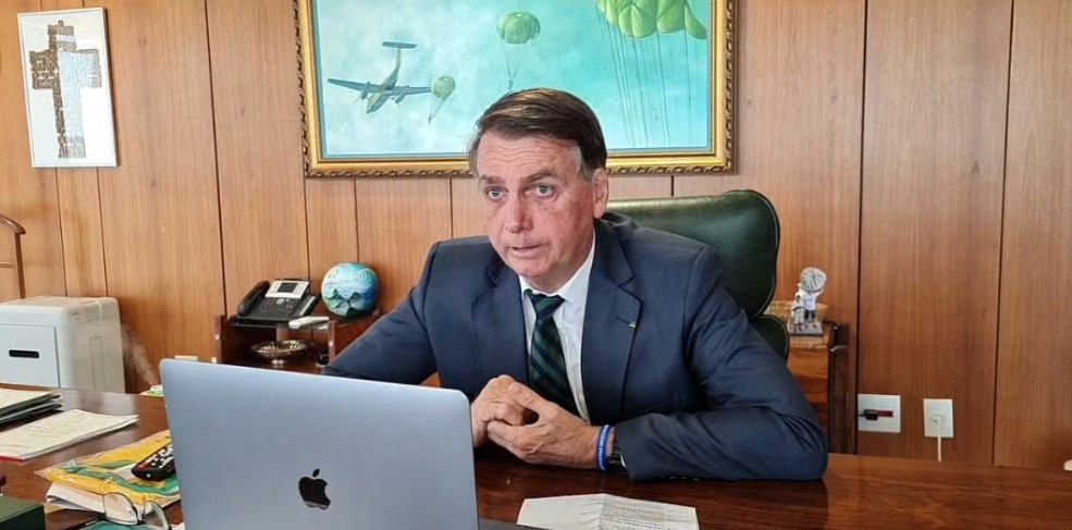 Presidente Jair Bolsonaro sinaliza com possibilidade de retorno do horário de verão 