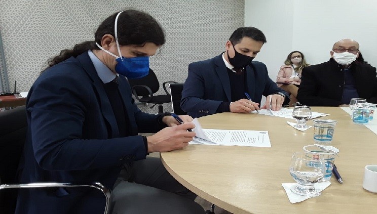 Furg e Corsan assinam protocolo de intenções visando inovar no setor de saneamento