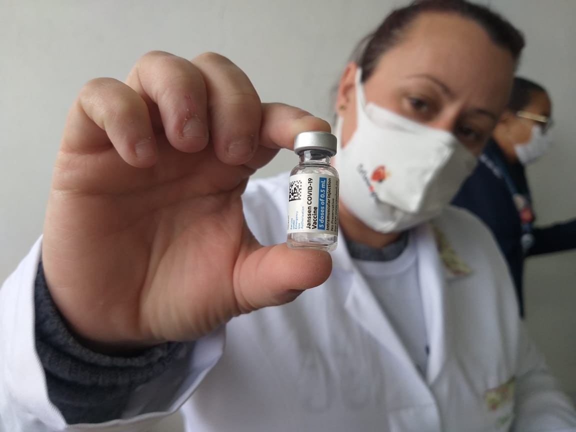 Pessoas que tomaram a primeira dose da vacina contra a Covid-19 até 15 de maio podem completar a imunização neste sábado (7)