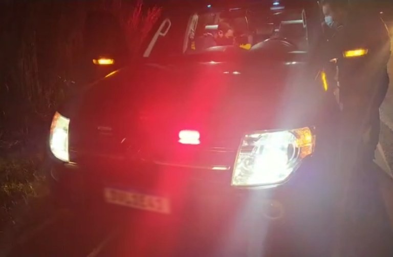 PRF intercepta viatura policial falsa, em Pelotas