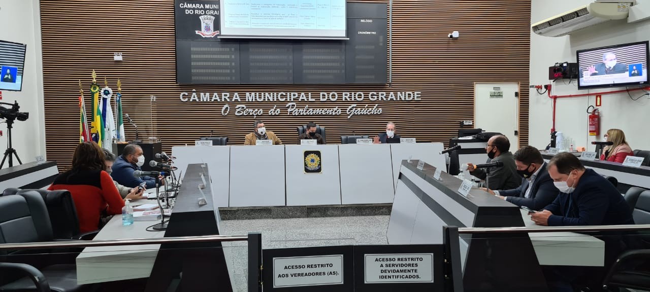 CCJ dá parecer favorável ao PL que proíbe o uso da linguagem neutra; a votação em plenário ocorrerá no final do mês