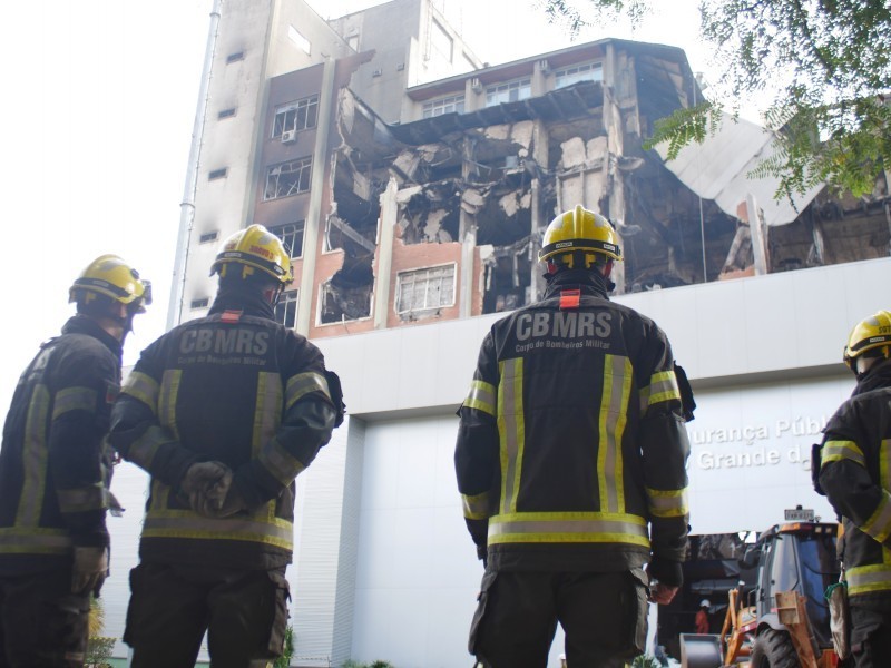 URGENTE: Corpo do bombeiro rio-grandino é encontrado na noite desta quarta-feira (21) no incêndio da SSP