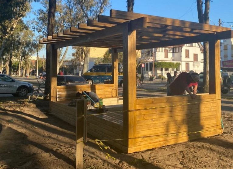 SMC instala pergolado na Avenida Rio Grande como iniciativa para revitalizar o balneário