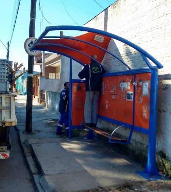 SMMAS faz manutenção de abrigos em pontos de ônibus danificados pelo vento