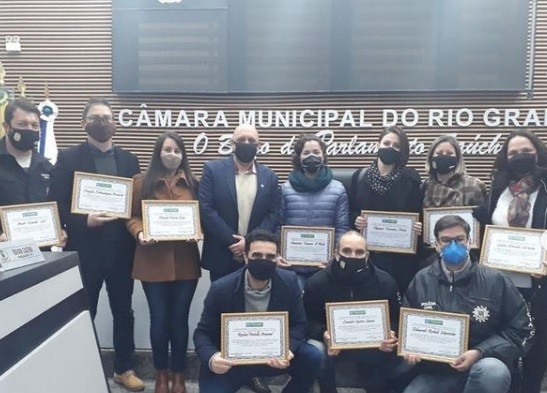 Câmara Municipal de Rio Grande entrega condecoração à policiais civis pela realização da Operação Reinigung