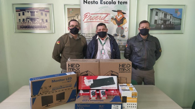 Proerd recebe doação de equipamentos de informática