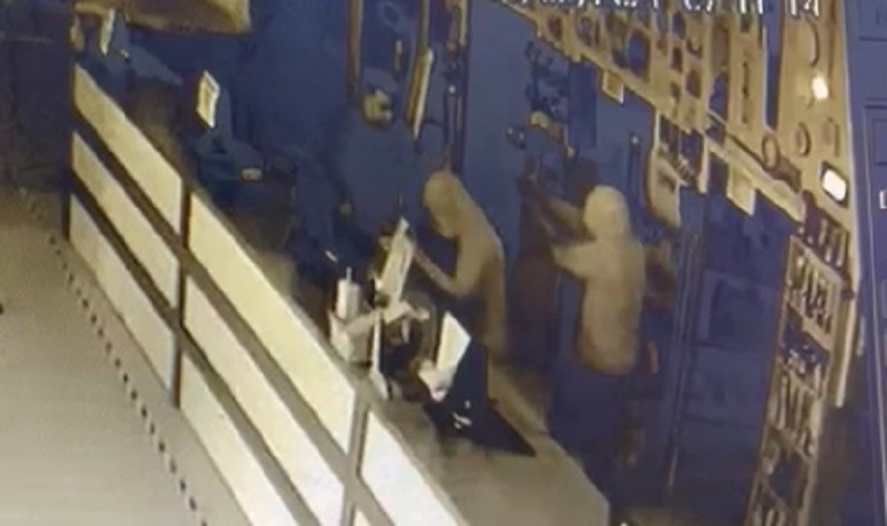 Assalto é registrado em loja de materiais de construção do Jardim do Sol, em Rio Grande; confira o vídeo