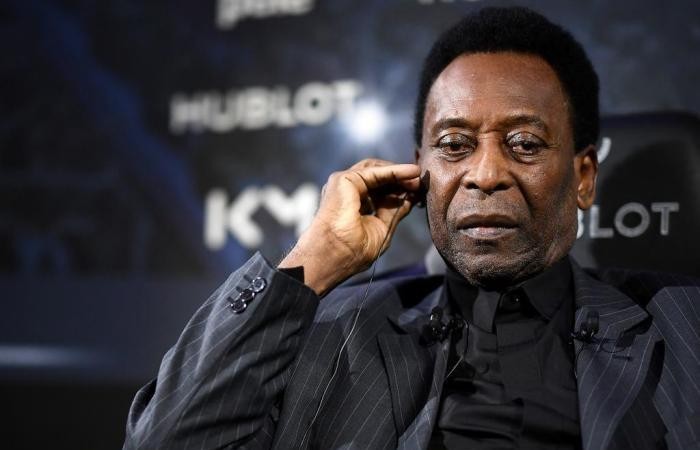 Pelé é internado no Hospital Albert Einstein, em São Paulo