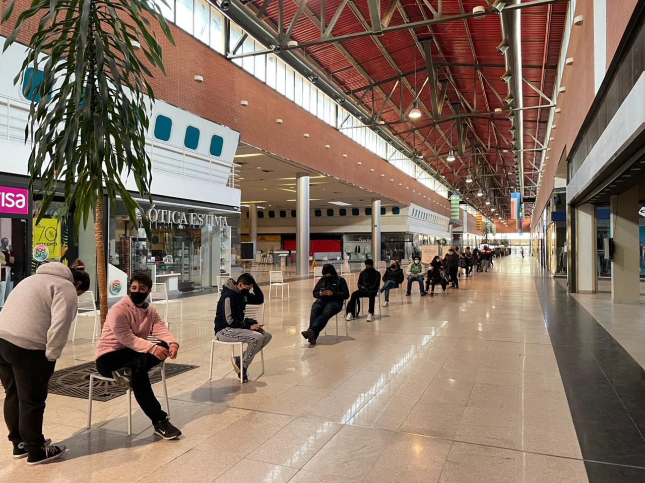 Vacinação nos shoppings de Rio Grande é suspensa nesta quarta-feira (8) por causa das condições climáticas
