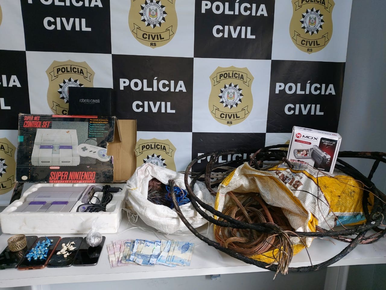  Polícia Civil prende homem de 22 anos durante combate ao furto de fios, tráfico e receptação em Rio Grande