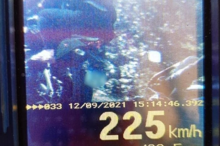 Motociclista é flagrado a 225 km/h pela Polícia Rodoviária Estadual (PRE)