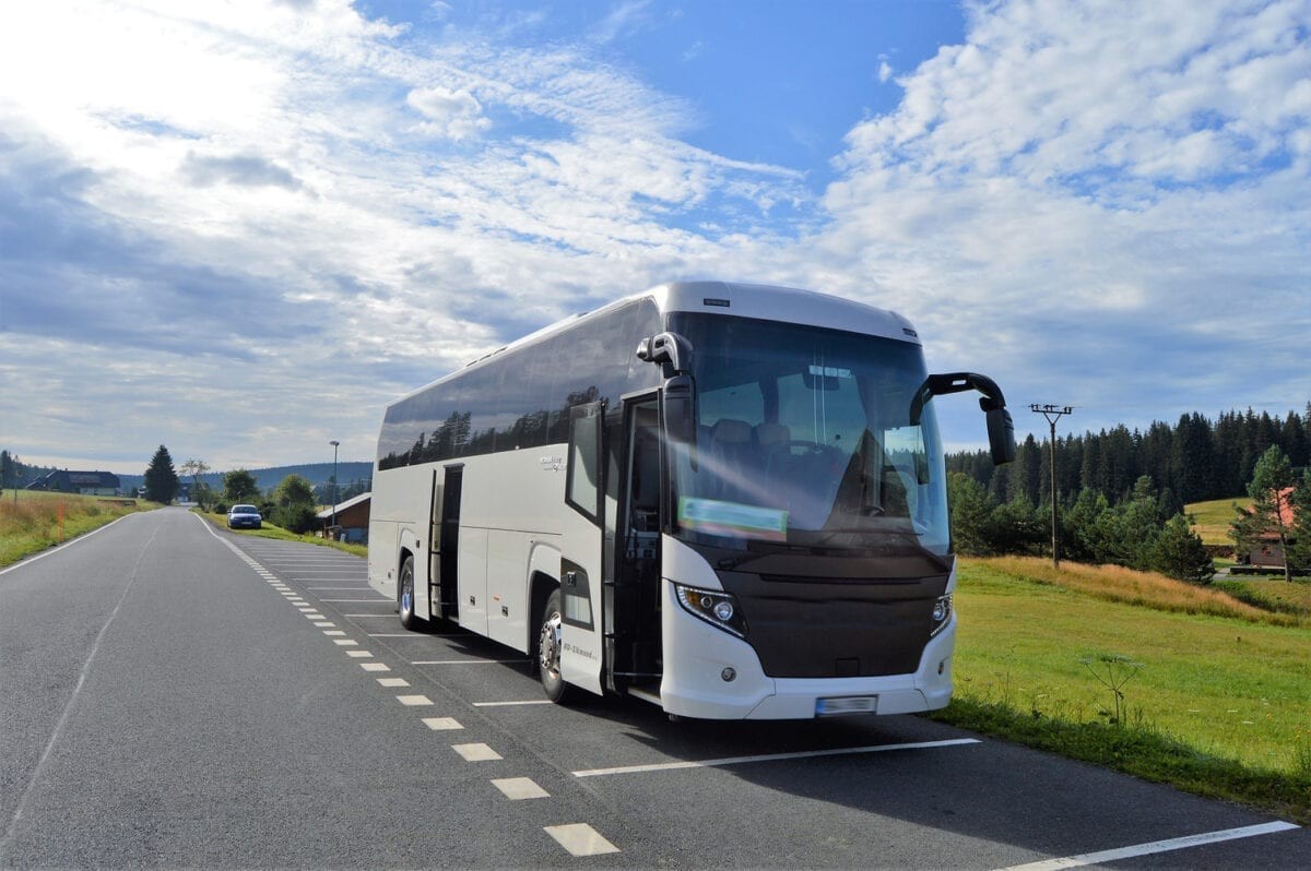 Uber do Ônibus: projeto que flexibiliza viagens fretadas no RS é protocolado na Assembleia
