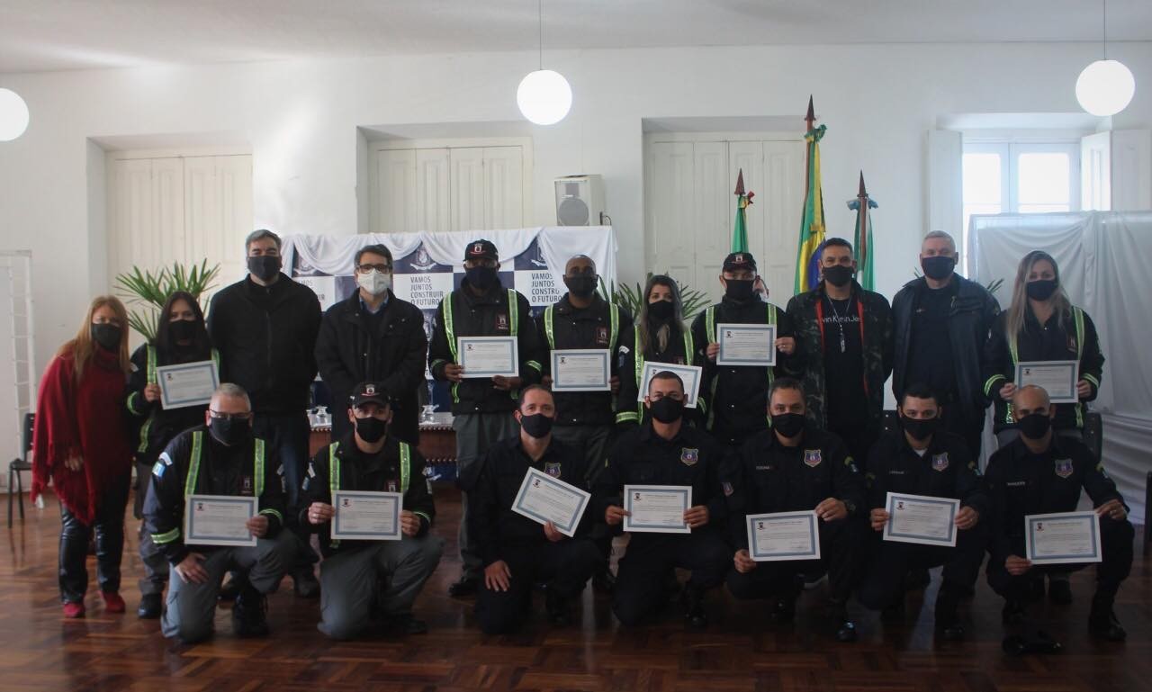 Prefeitura forma mais 13 agentes de trânsito e guardas municipais 