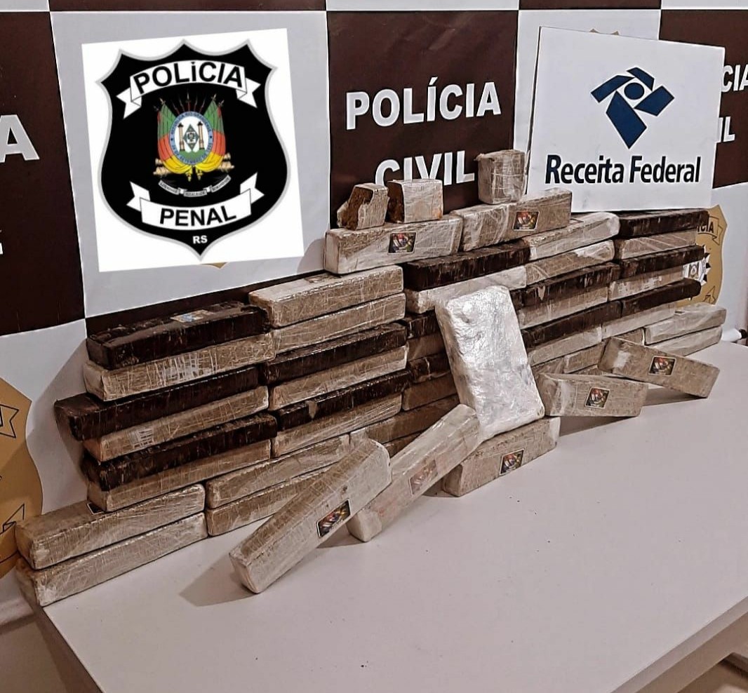 Mais de 27 kg de drogas são apreendidos na saída da balsa em Rio Grande; três pessoas foram presas 