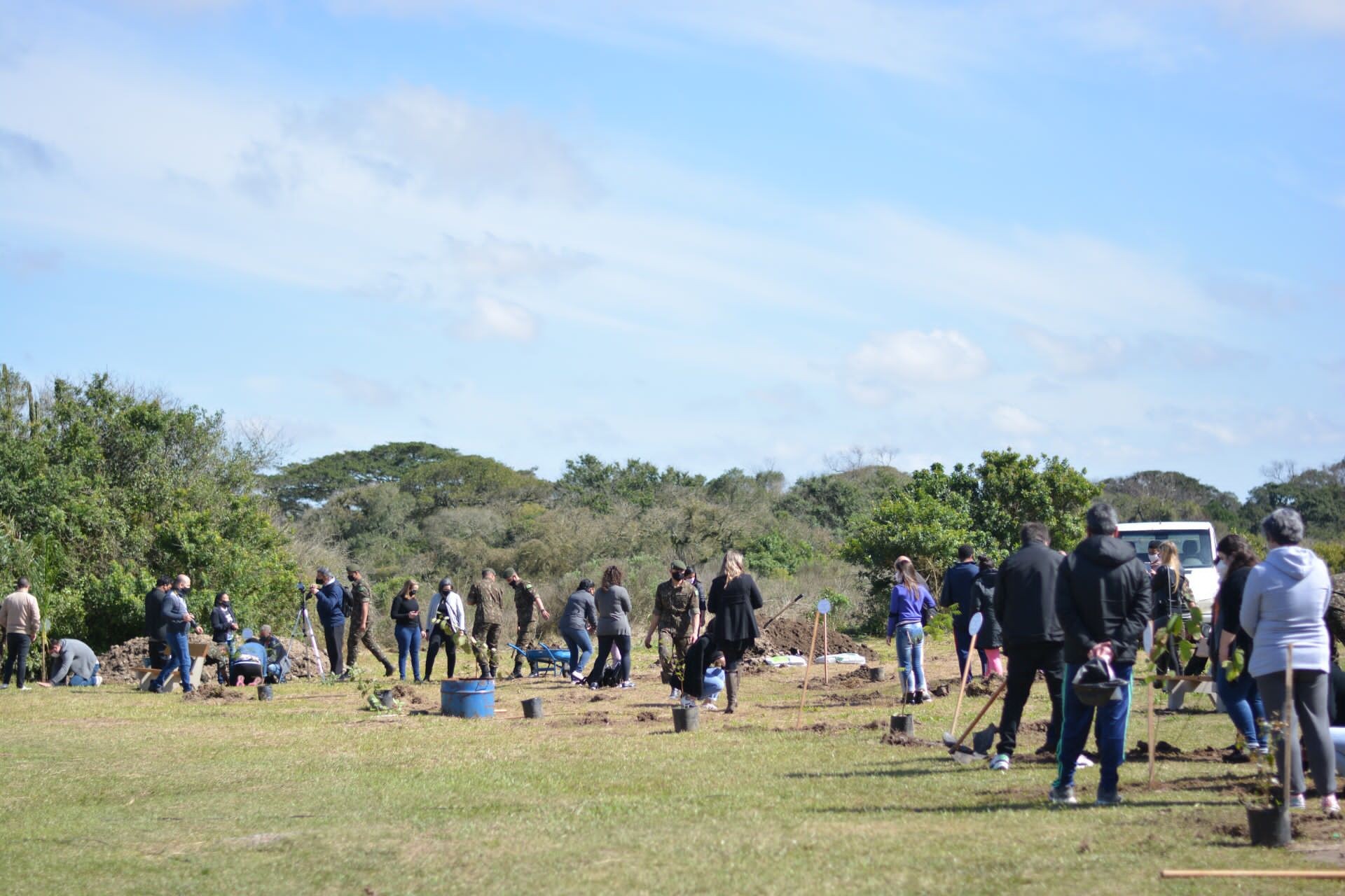 Bosque da Memória é inaugurado com plantio de árvores em homenagem às vítimas de Covid-19
