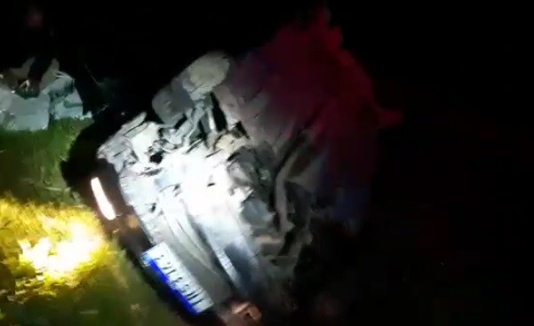 Traficante é preso com 30 kg de maconha após capotar veículo na BR-116, em Pelotas; confira o vídeo