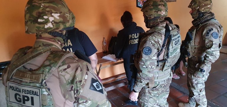 Membros de uma das principais quadrilhas de falsificação de dinheiro do Brasil são presos pela Polícia Federal no RS 