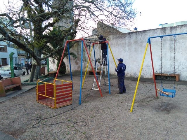 Prefeitura instala brinquedos para cadeirantes na Praça do Bonfim