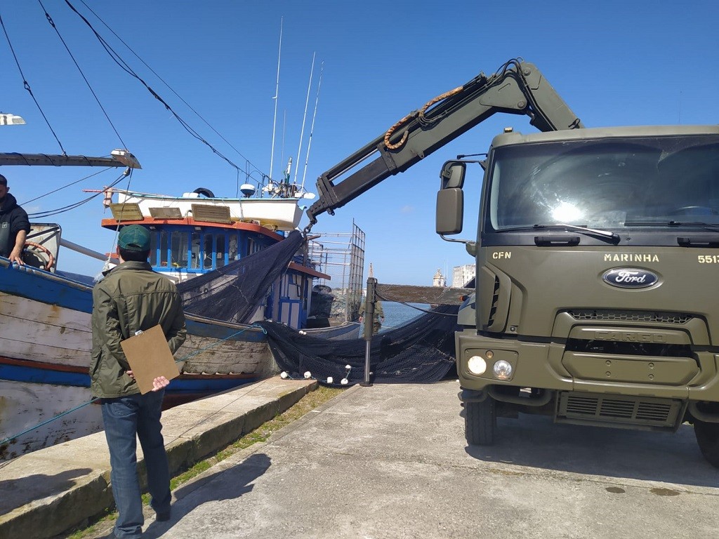 Polícia Federal prende mestre de embarcação por pesca ilegal e apreende redes em Rio Grande