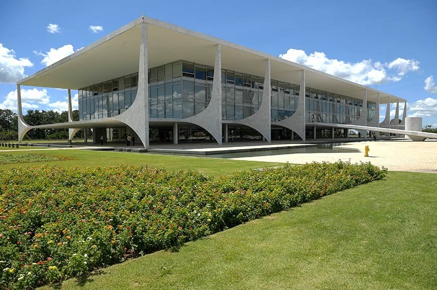 Bolsonaro veta distribuição de absorventes a estudantes e mulheres em vulnerabilidade social