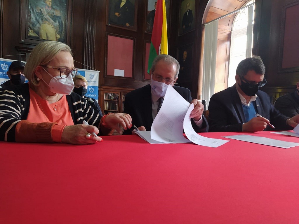 Convênio terá investimento de quase R$ 200 mil para cirurgias e consultas de catarata na Santa Casa do Rio Grande